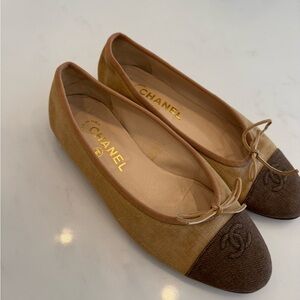 CHANEL Classic Two-Tone Cap Toe Ballet Flats – Size 36.5 – Beige Brown CC Logo